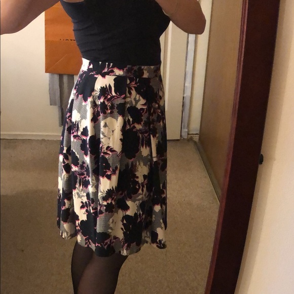 Floral skirt - Picture 3 of 6